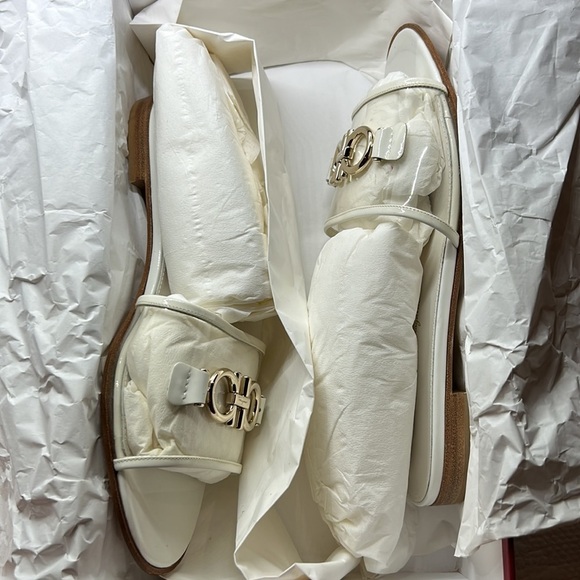 Salvatore Ferragamo Rhodes Slides. NIOB. 8.5 - Picture 5 of 11